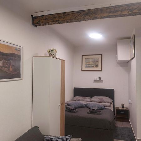 Apartma Romeo ไพราน ภายนอก รูปภาพ