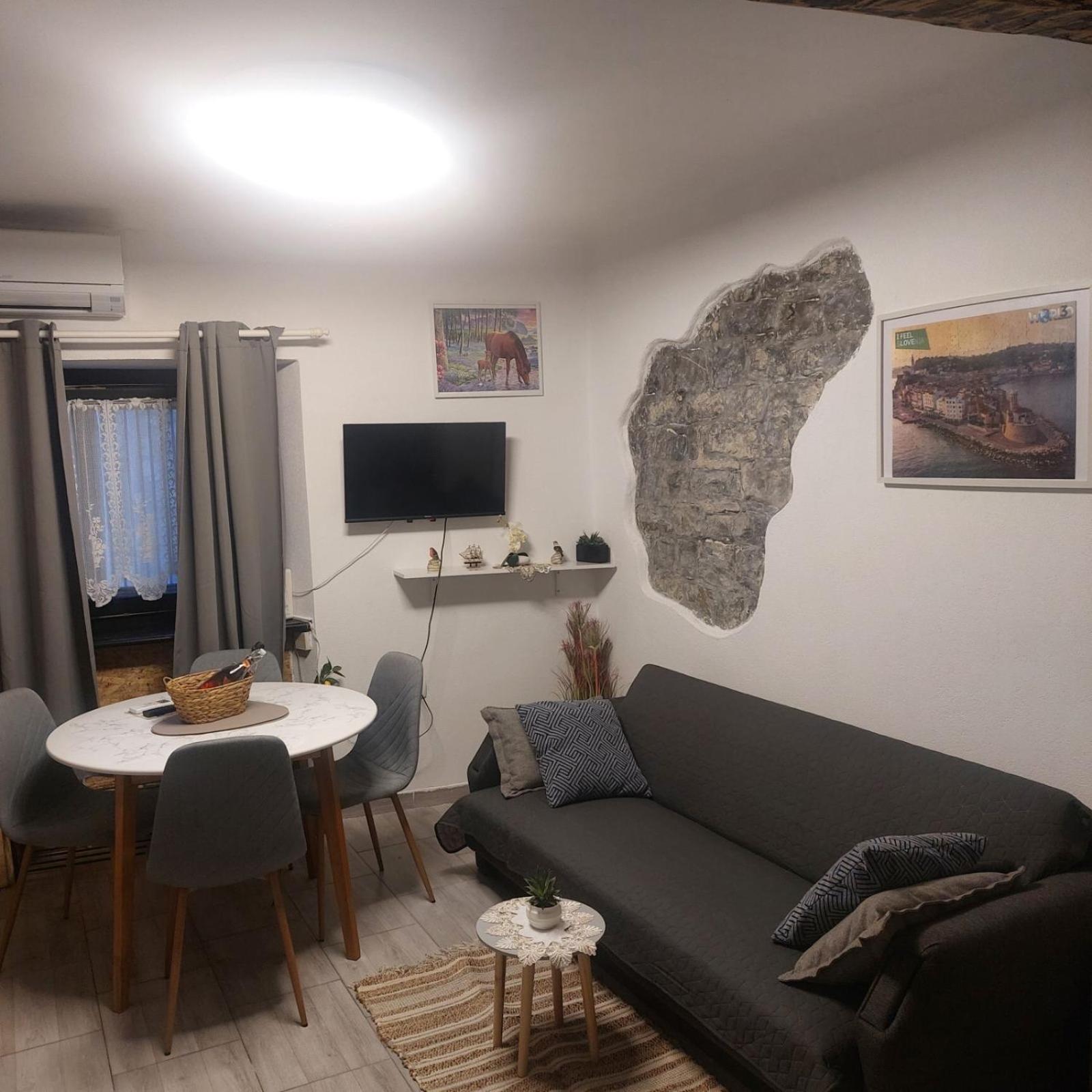 Apartma Romeo ไพราน ภายนอก รูปภาพ